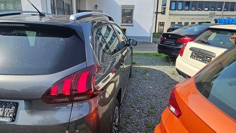 Gebraucht Peugeot 2008 Active 83 PS (61 kW) 2020 Platiniumgrau/metallic SUV