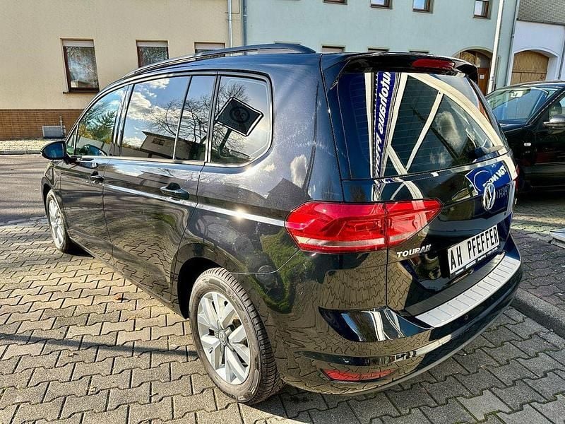 Gebraucht VW Touran S 110 PS (80 kW) 2016 Schwarz Van / Kleinbus
