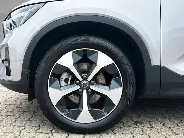 Gebraucht Volvo XC40 Plus 197 PS (144 kW) 2025 Aurora silver SUV