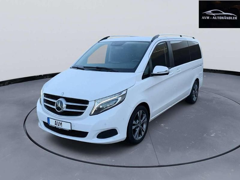 Bergkristallweiß metallic Gebraucht 2017 Mercedes V220 Van / Kleinbus | 31.990 € (Etwas zu teuer) - Bild 1/4