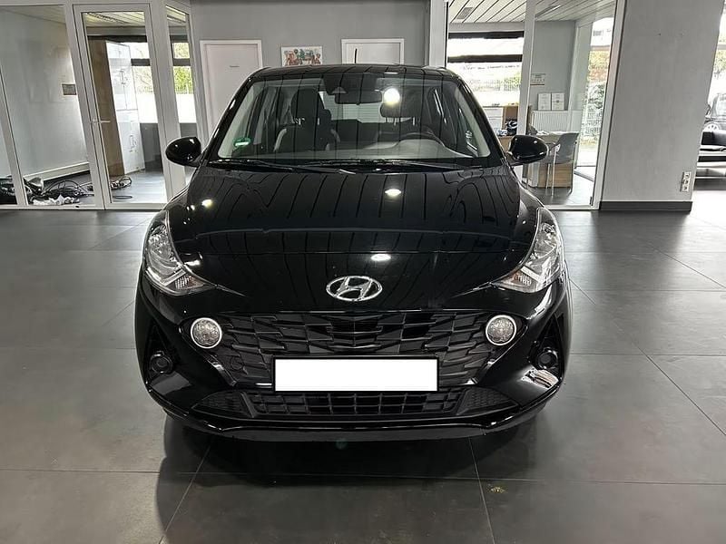 Gebraucht Hyundai i10 Select 67 PS (49 kW) 2021 Schwarz Kleinwagen