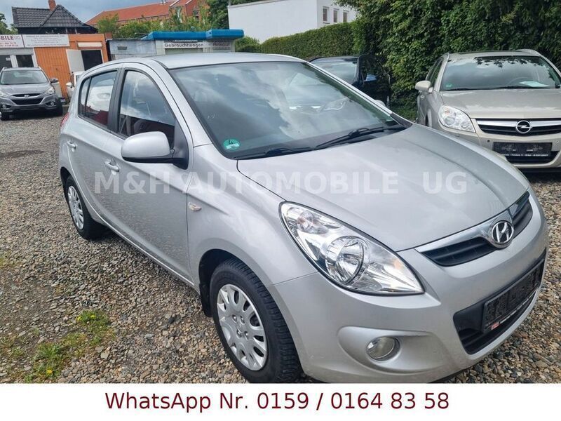 Silber Gebraucht 2010 Hyundai i20 Classic Limousine | 2.399 € (Guter Preis) - Bild 1/4