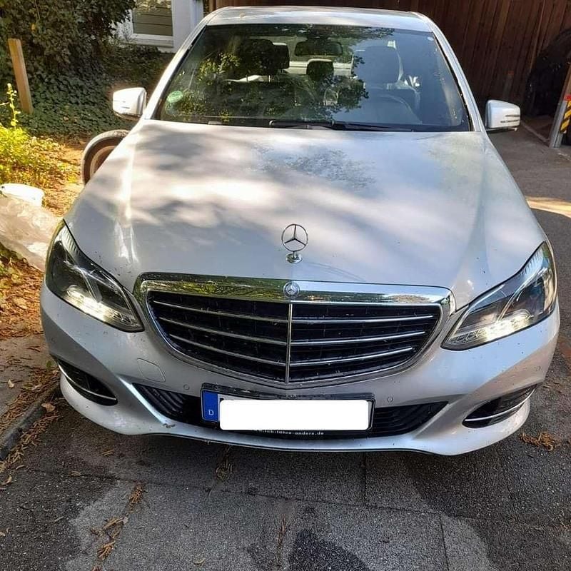 Silber Gebraucht 2015 Mercedes E300 Elegance Limousine | 18.700 € (Fairer Preis) - Bild 1/4