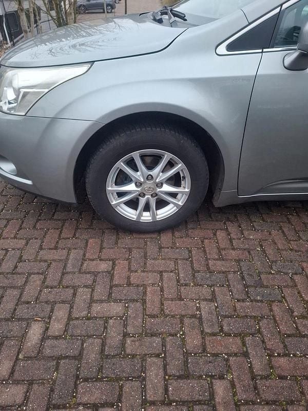 Gebraucht Toyota Avensis Edition 147 PS (108 kW) 2011 Silber Kombi