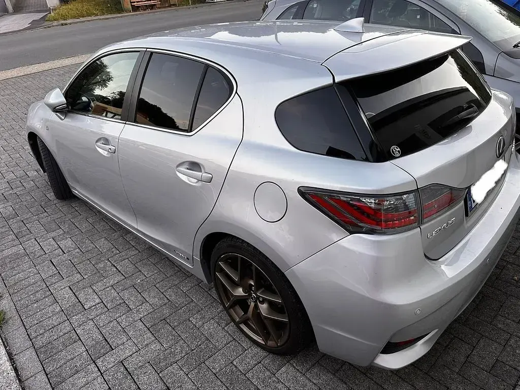 Gebraucht Lexus CT200h 136 PS (100 kW) 2015 Grau Limousine
