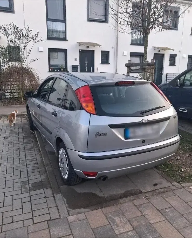 Używany Ford Focus 75 KM (55 kW) 2003 Srebrny Hatchback