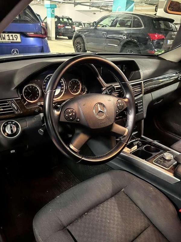 Second-hand Mercedes E250 204 CP (150 kW) 2011 Berlinǎ