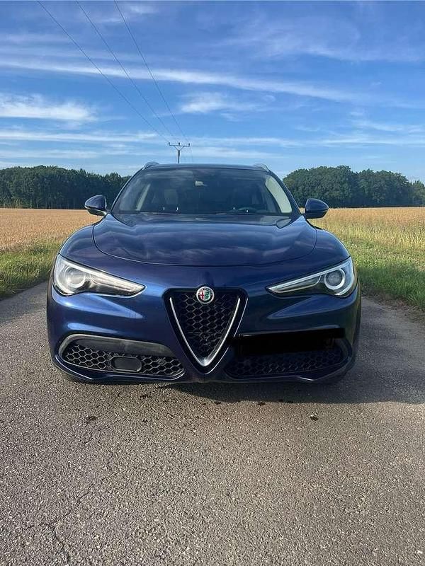 Blau Gebraucht 2018 Alfa Romeo Stelvio Super SUV | 19.200 € (Superpreis) - Bild 1/4