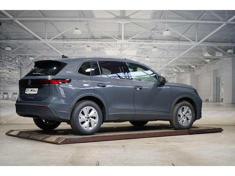 Neu VW Tiguan 150 PS (110 kW) 2026 Delfingrau metallic SUV
