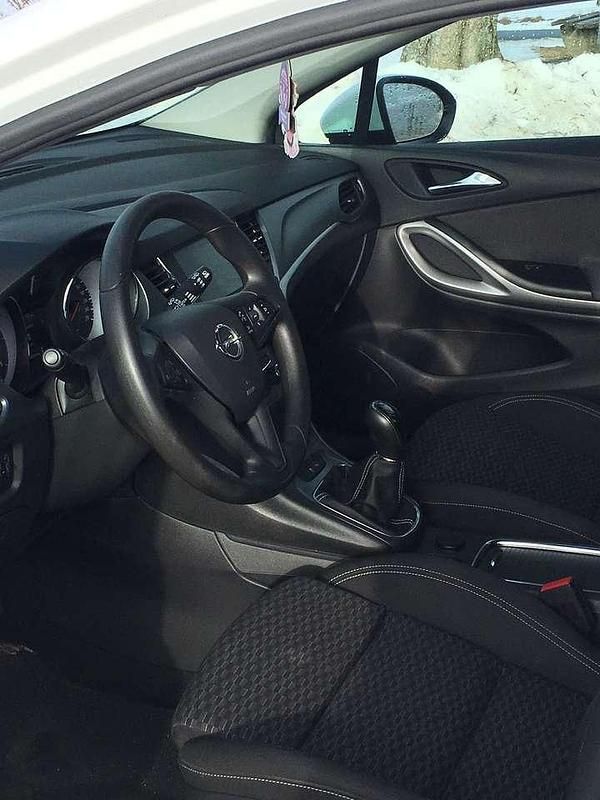 Gebraucht Opel Astra Edition 110 PS (80 kW) 2018 Weiß Limousine