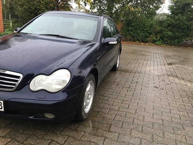 Gebraucht Mercedes C180 129 PS (94 kW) 2001 Blau Limousine