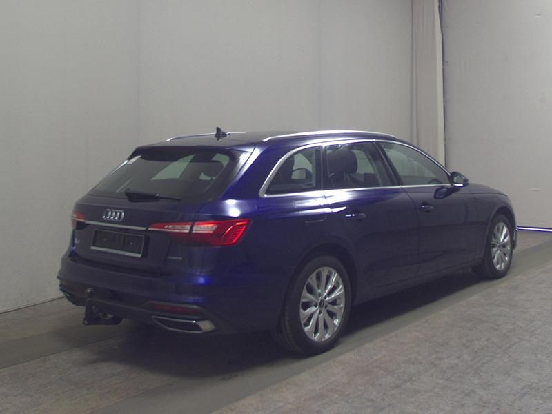 Gebraucht Audi A4 Ambiente 204 PS (150 kW) 2021 Navarrablau metallic Kombi