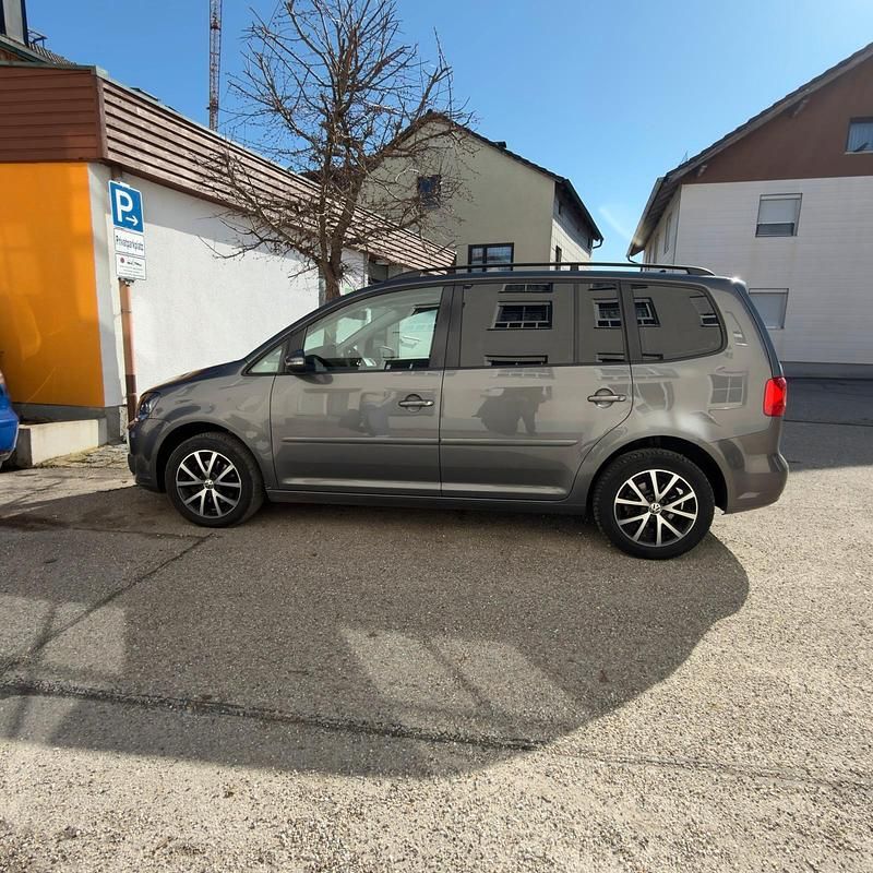 Gebraucht VW Touran 105 PS (77 kW) 2014 Grau Van / Kleinbus