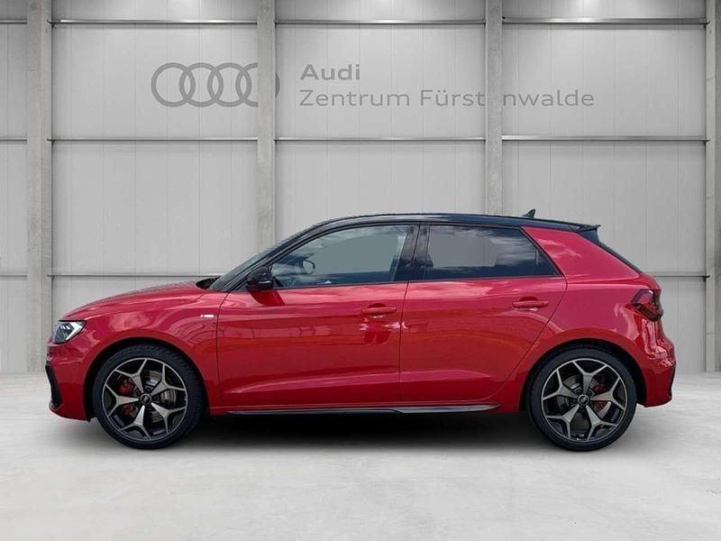 Nowe Audi A1 S-Line 207 KM (152 kW) 2026 Czerwony SUV