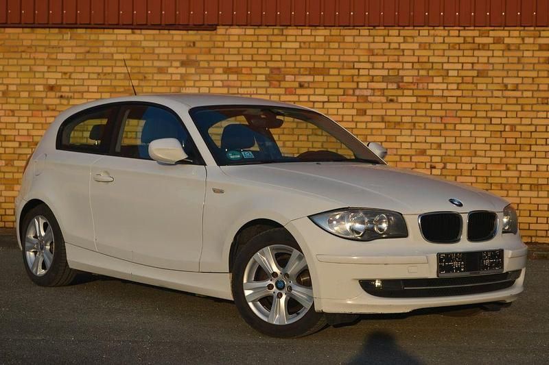 Gebraucht BMW 116 Advantage 122 PS (89 kW) 2011 Weiß Kleinwagen