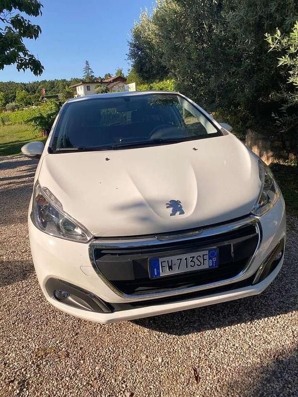 Weiß Gebraucht 2019 Peugeot 208 Active Kleinwagen | 8.490 € (Superpreis) - Bild 1/4
