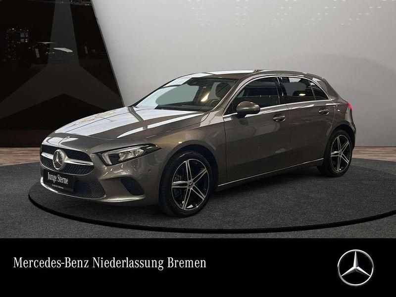 Grau Gebraucht 2022 Mercedes A250 Progressive Limousine | 25.890 € (Fairer Preis) - Bild 1/3