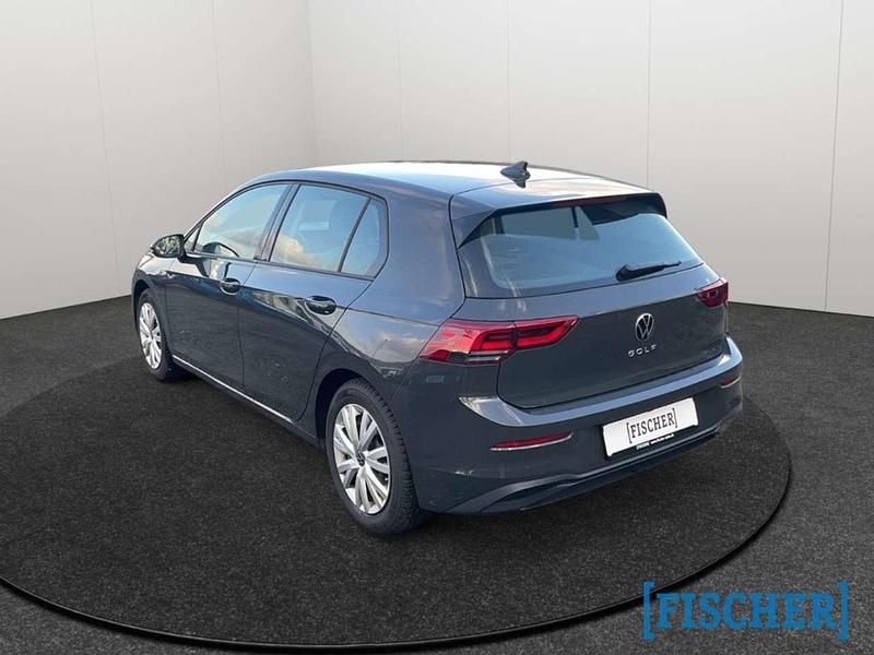 Gebraucht VW Golf VIII Life 116 PS (85 kW) 2023 Uranograu/cinza urano Limousine