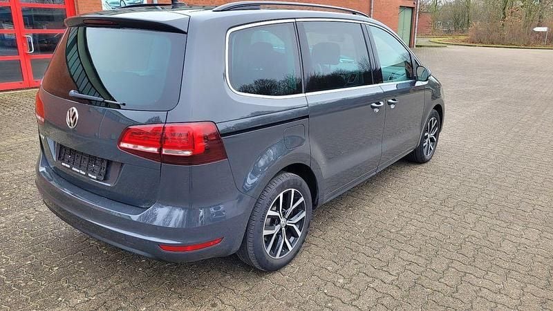 Gebraucht VW Sharan Comfortline 150 PS (110 kW) 2018 Grau Van / Kleinbus