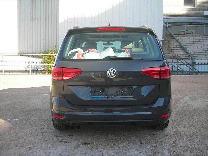 Gebraucht VW Touran Comfortline 150 PS (110 kW) 2016 Grau Van / Kleinbus