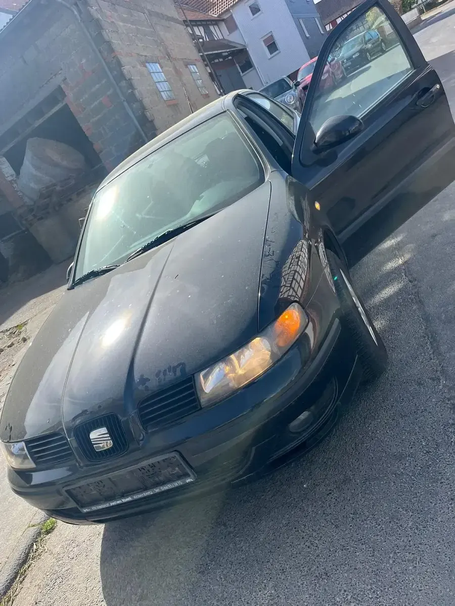 Usado Seat Leon 102 HP (75 kW) 2006 Preto Citadino