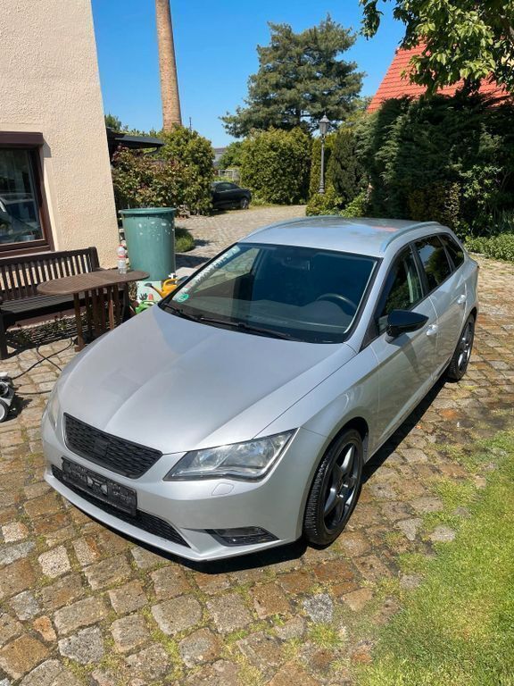 Silber Gebraucht 2014 Seat Leon ST Reference Kombi | 8.500 € (Fairer Preis) - Bild 1/4