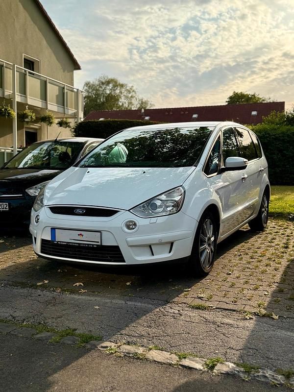 Weiß Gebraucht 2009 Ford S-MAX S Van / Kleinbus | 2.500 € (Etwas zu teuer) - Bild 1/4