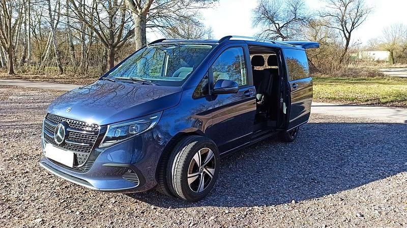 Gebraucht Mercedes V250 Style 190 PS (139 kW) 2024 Blau Van / Kleinbus
