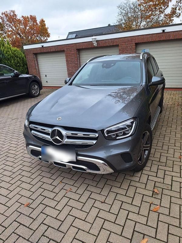 Grau Gebraucht 2021 Mercedes GLC300e SUV | 37.900 € (Superpreis) - Bild 1/4