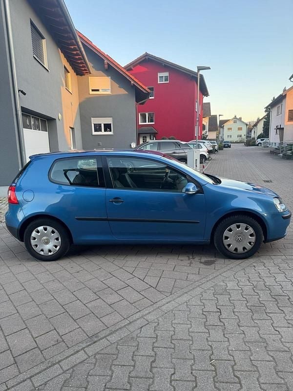Gebraucht VW Golf V 102 PS (75 kW) 2004 Blau Kleinwagen