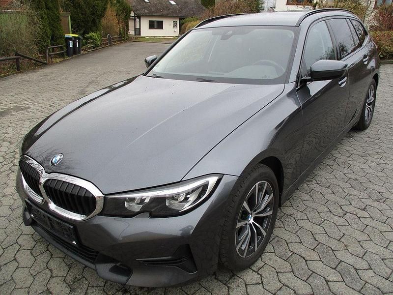 Gebraucht BMW 318 Sport Line 150 PS (110 kW) 2022 Grau Kombi