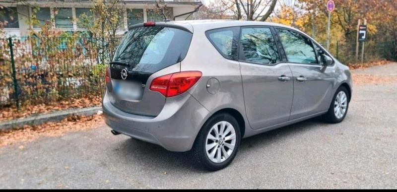 Gebraucht Opel Meriva 95 PS (69 kW) 2012 Silber Van / Kleinbus