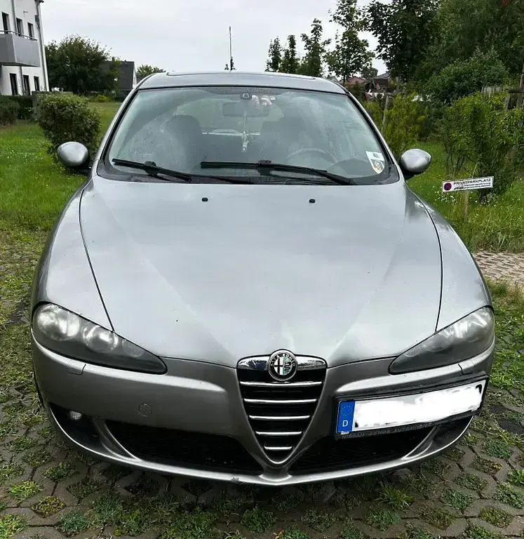 Gebraucht Alfa Romeo 147 Distinctive 105 PS (77 kW) 2005 Grau Kleinwagen