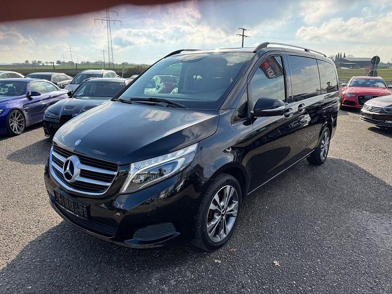 Schwarz Gebraucht 2015 Mercedes V220 Van / Kleinbus | 29.290 € (Etwas zu teuer) - Bild 1/4