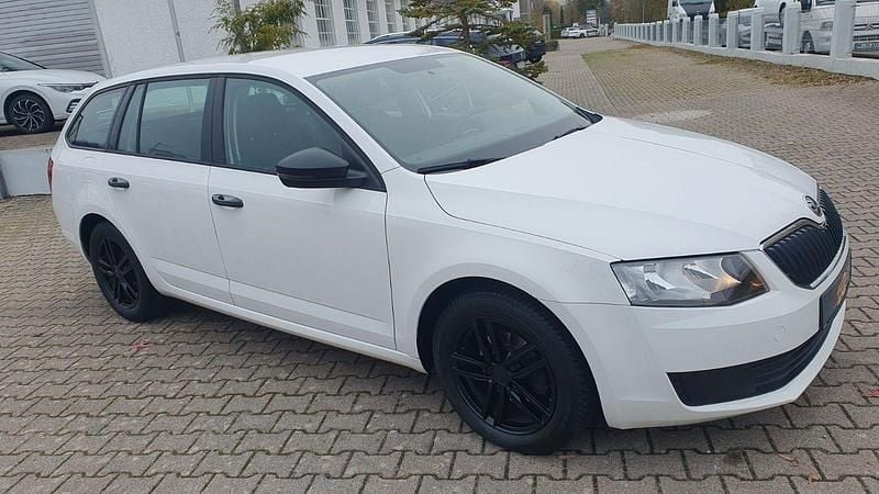 Usado Skoda Octavia Active 90 HP (66 kW) 2015 Branco Carrinha