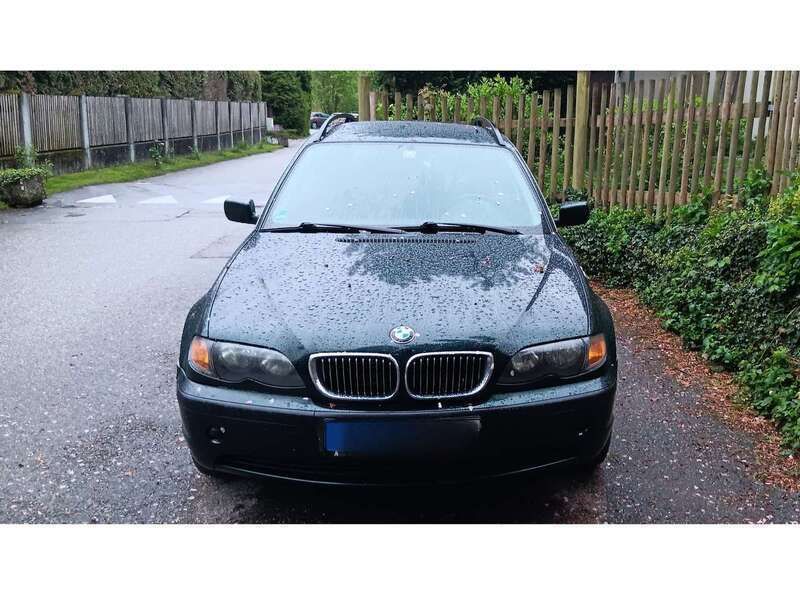 Grün Gebraucht 2003 BMW 325 Kombi | 1.950 € (Superpreis) - Bild 1/4