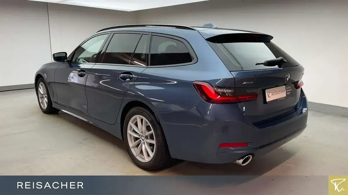 Gebraucht BMW 320 Comfort Edition 190 PS (139 kW) 2025 Arctic race blue metallic Kombi