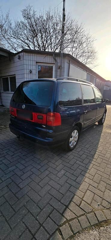 Second-hand VW Sharan 116 CP (85 kW) 2000 Albastru Monovolum