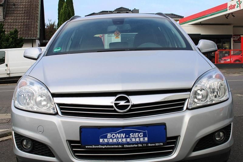 Silber Gebraucht 2009 Opel Astra Edition Kombi | 4.600 € (Etwas zu teuer) - Bild 1/4