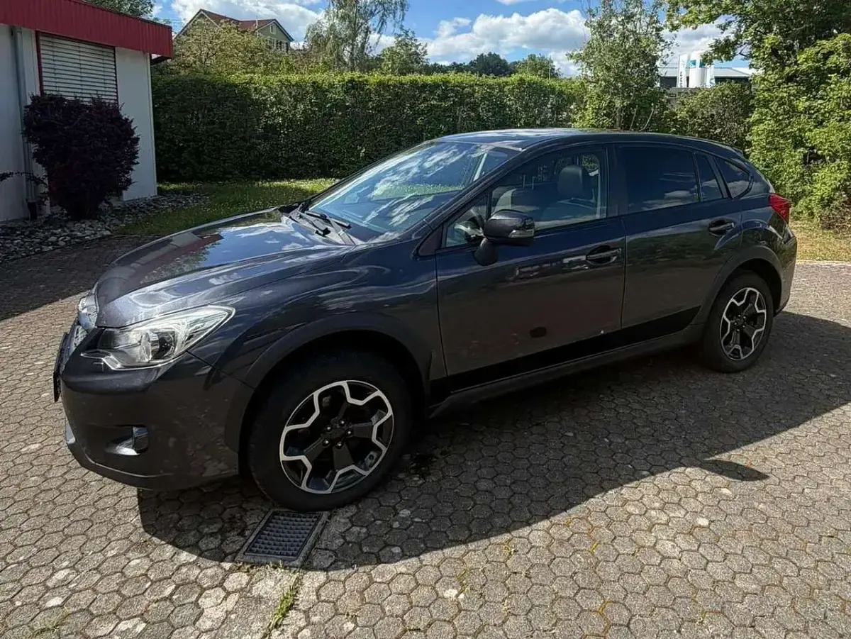 Käytetty Subaru XV Active 114 HP (83 kW) 2016 Musta Katumaasturi