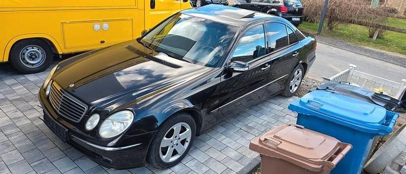 Gebraucht Mercedes E320 Avantgarde 204 PS (150 kW) 2004 Schwarz Limousine