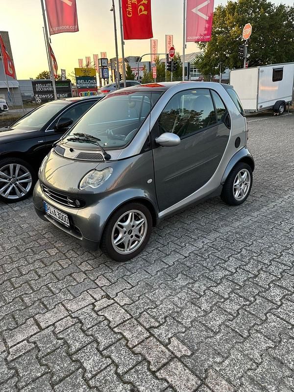 Grau Gebraucht 2006 Smart ForTwo Coupé Coupé | 1.300 € - Bild 1/2