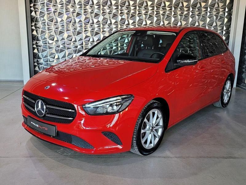 Rot Gebraucht 2019 Mercedes B200 Night Van / Kleinbus | 19.999 € (Guter Preis) - Bild 1/4