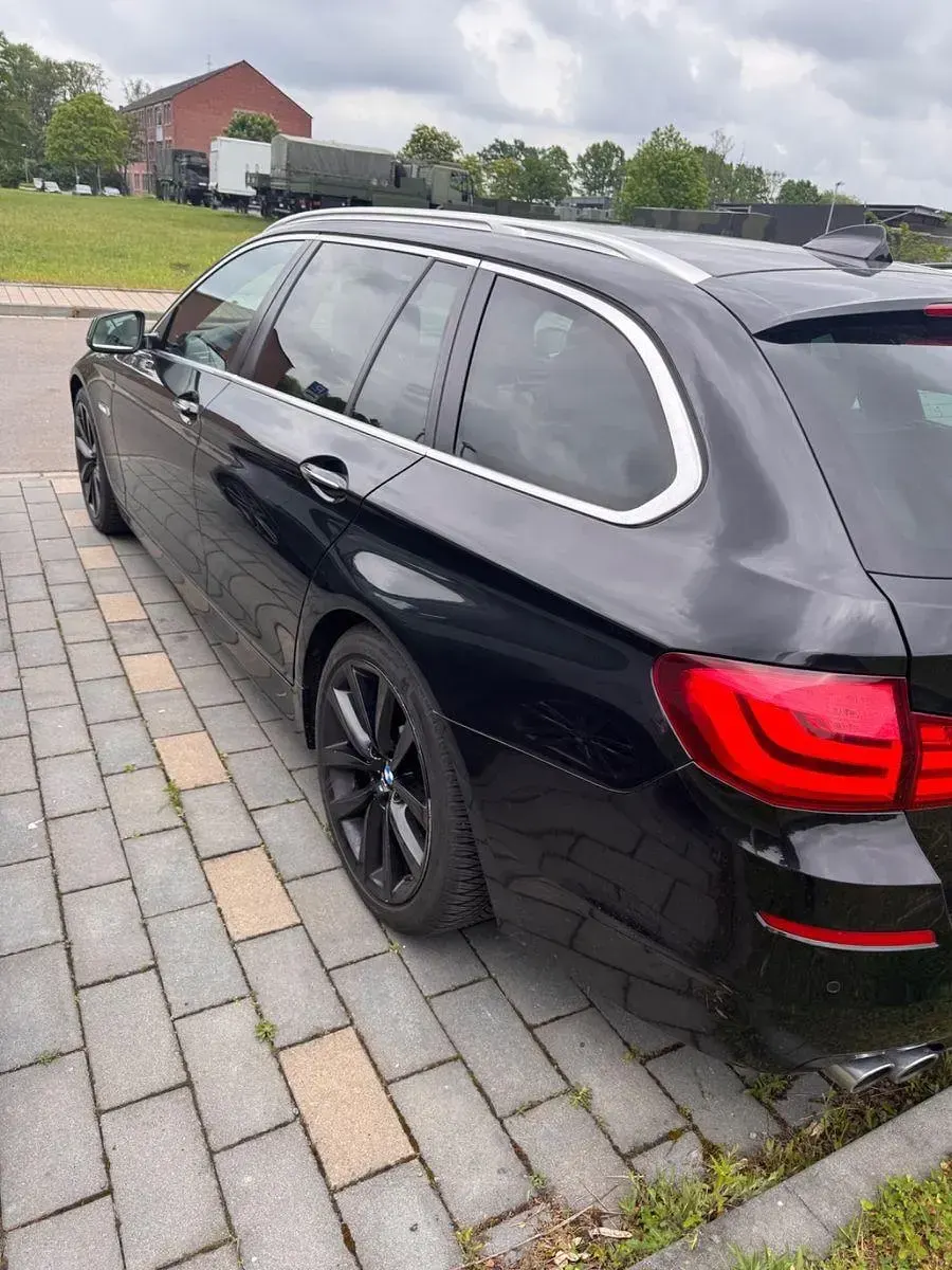 Gebraucht BMW 525 Sport Line 218 PS (160 kW) 2013 Schwarz Kombi