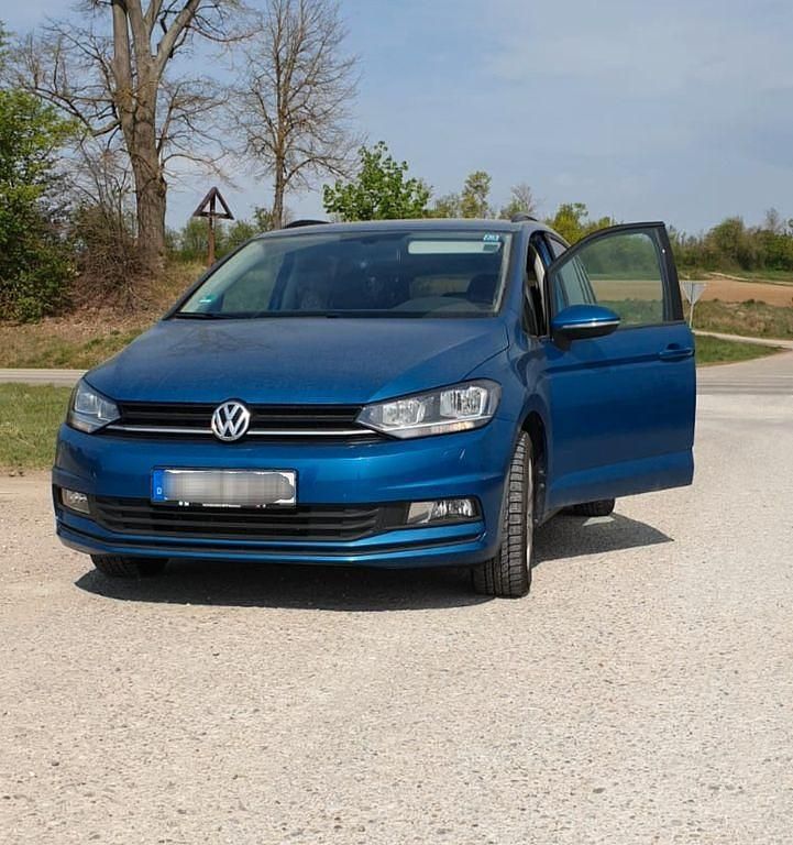 Blau Gebraucht 2017 VW Touran Trendline Van / Kleinbus | 14.999 € (Fairer Preis) - Bild 1/4
