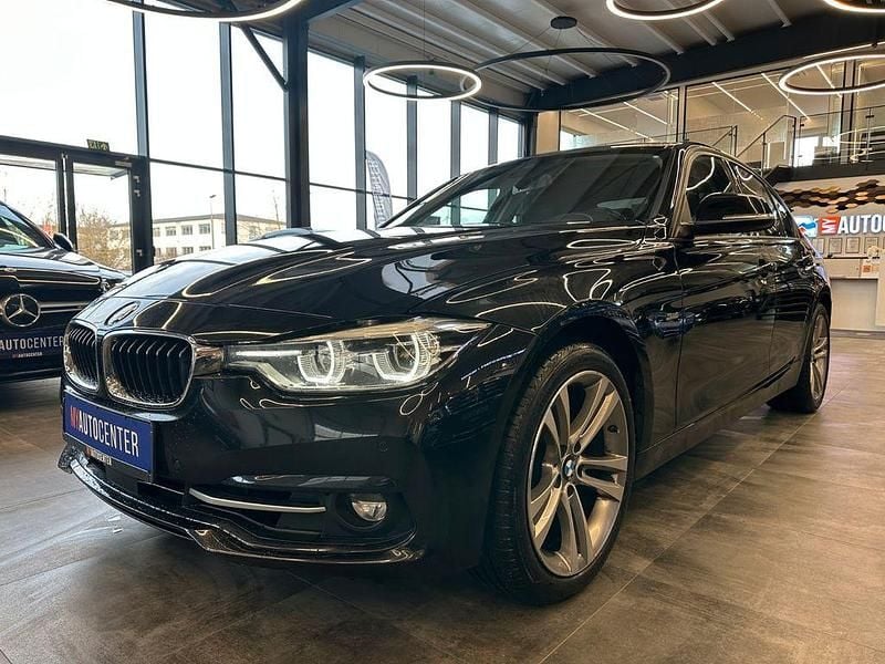 Gebraucht BMW 330 Sport Line 258 PS (189 kW) 2017 Schwarz Limousine