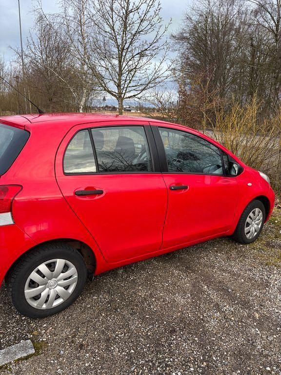 Gebraucht Toyota Yaris 69 PS (50 kW) 2010 Rot Kleinwagen