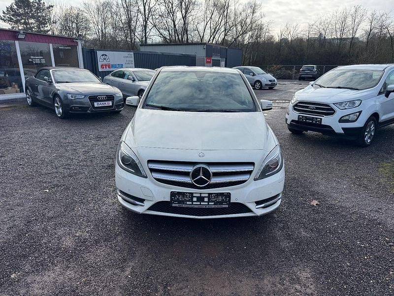 Gebraucht Mercedes B200 156 PS (114 kW) 2012 Weiß Van / Kleinbus