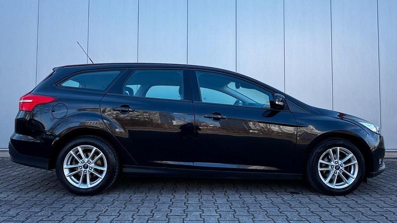 Gebraucht Ford Focus 125 PS (91 kW) 2015 Schwarz Kombi