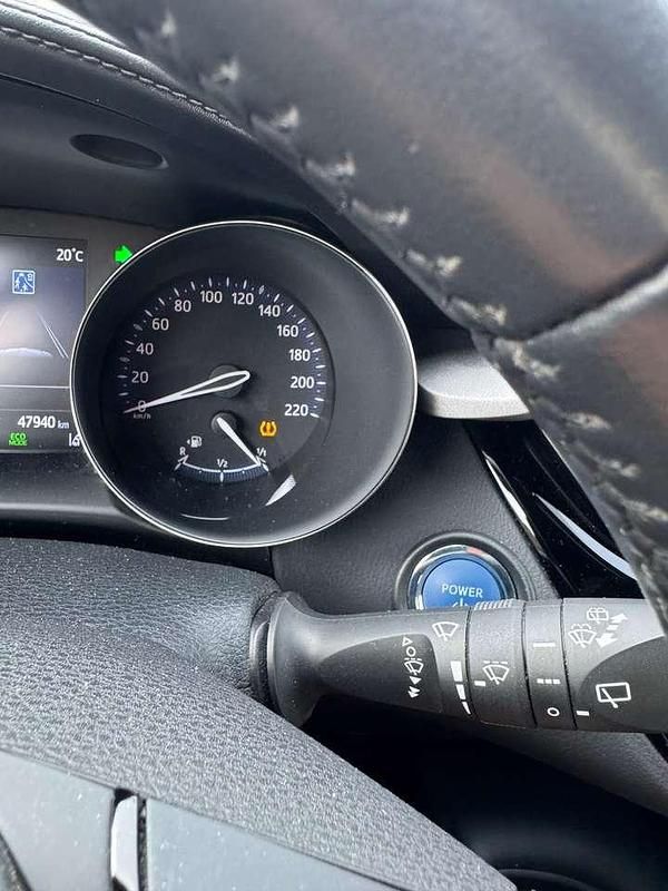 Weiß Gebraucht 2023 Toyota C-HR Team SUV | 23.500 € - Bild 1/4